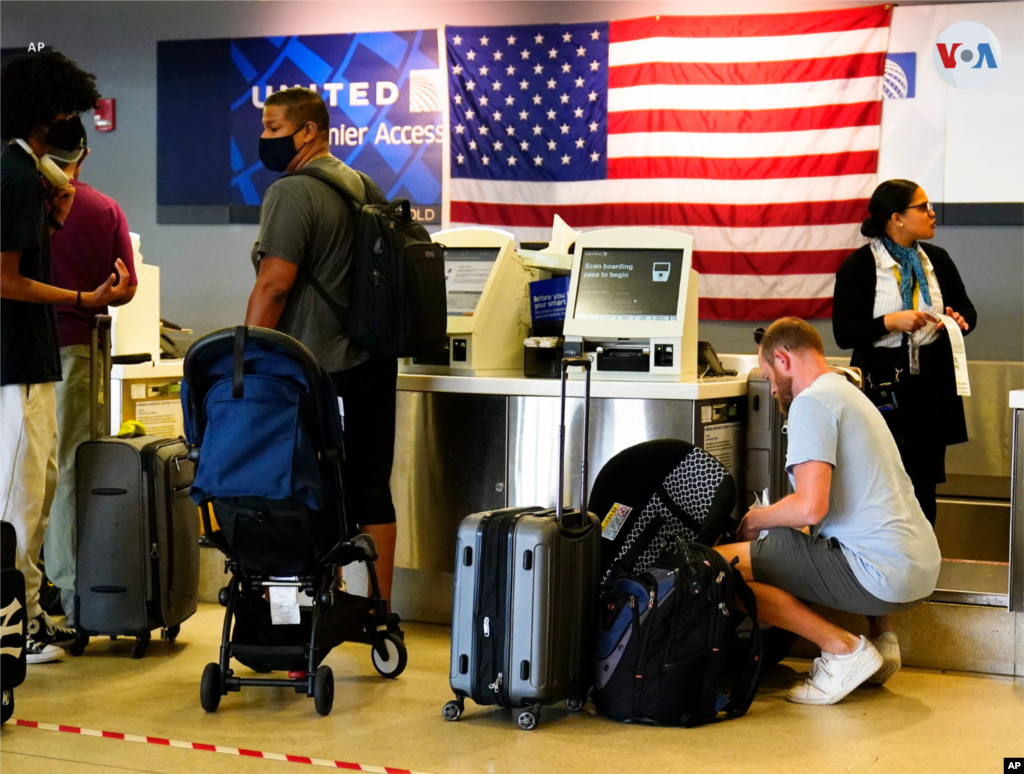 &nbsp;Según primeros reportes, las multitudes en los aeropuertos superaron los números vistos en 2019, seis meses antes de los cierres declarados por la pandemia del COVID-19.