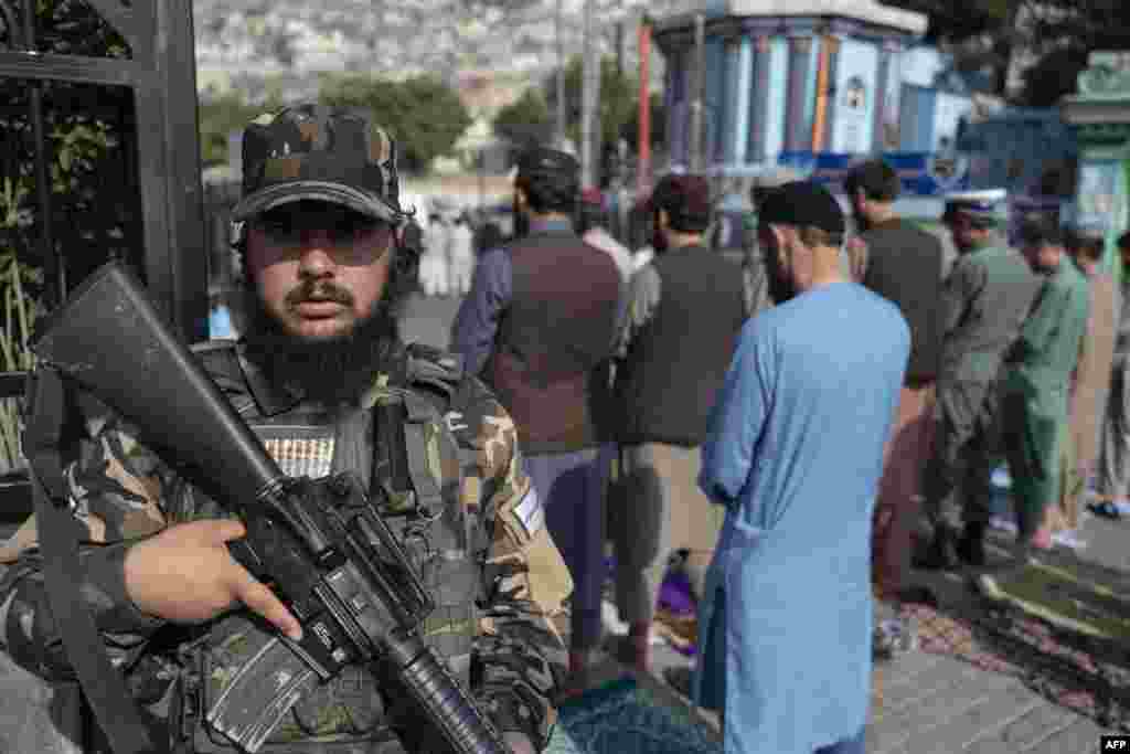 ادای نماز عید قربان در یکی از مساجد شهر کابل&nbsp;