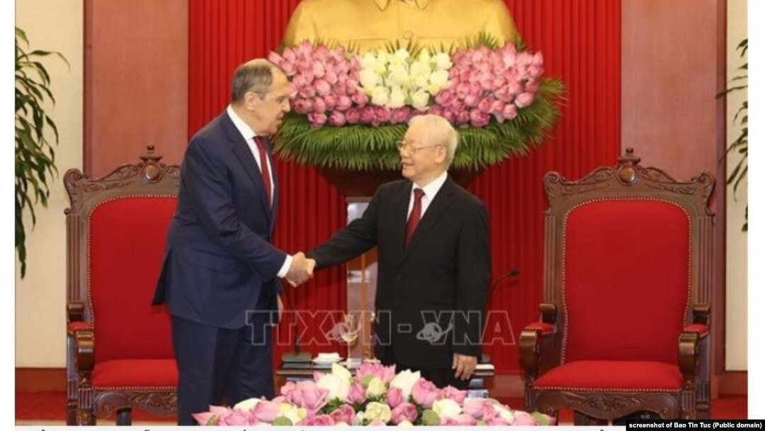 Ngoại trưởng Nga Sergey Lavrov gặp Tổng Bí thư Đảng Cộng sản Việt Nam Nguyễn Phú Trọng ở Hà Nội, 6/7/2022.