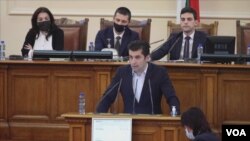 Bullgari, kreministri Kiril Petkov në parlament