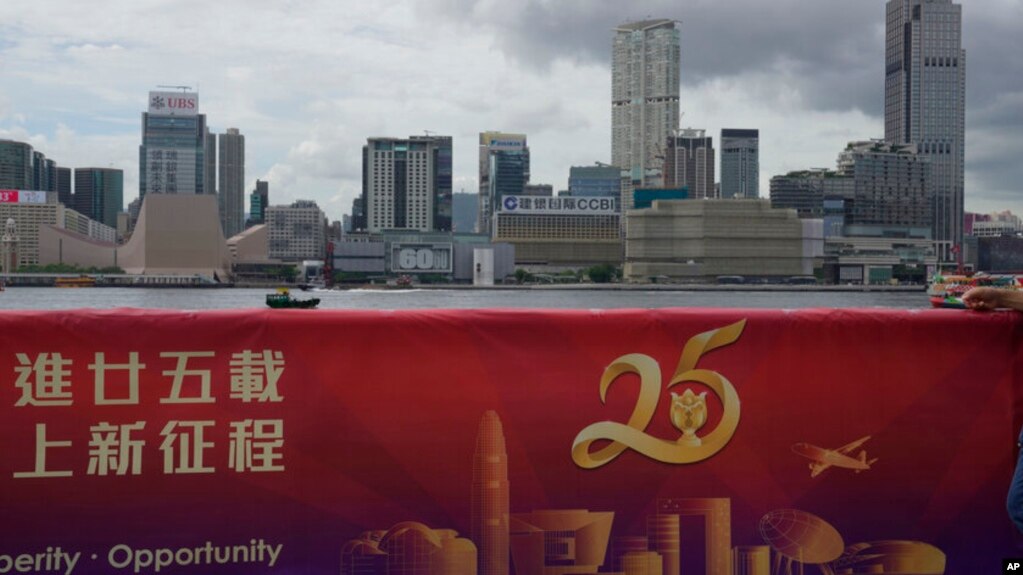 今年7月1日是香港回归中国25周年纪念日，也是新一届港区政府宣誓就任的日子。(photo:VOA)