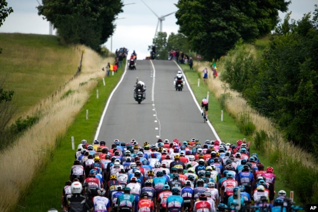   Binche Ͽ  Longwy  220km(136.7) ģ    Ŭ ̽  ° ܰ迡 ̵մϴ.