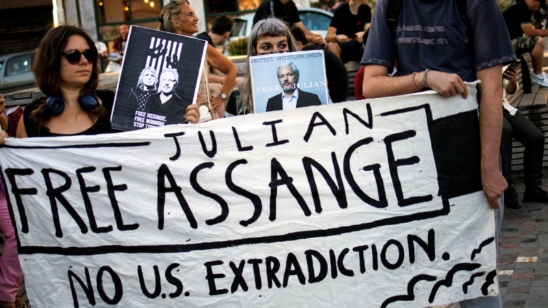 Dimata-matai, Pengacara Julian Assange Gugat CIA  