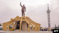 Une vue générale du mausolée du héros de l'indépendance Patrice Lumumba à la tour Limete à Kinshasa le 30 juin 2022.