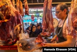 FILE - Since Russia invaded Ukraine and disrupted global food and energy supply chains, Egypt’s Cairo Chamber of Commerce says consumer demand for meat is 50% lower than last year, with some livestock prices soaring by 30% or more. Cairo, July 5, 2022. (Hamada El-Rassam)