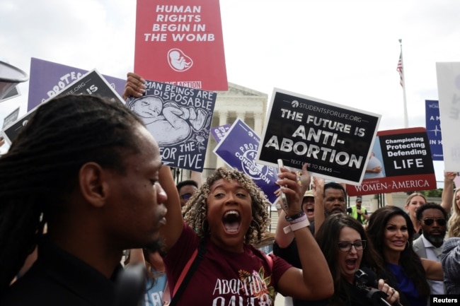 Anti-abortion demonstrators celebrate outside the U.S. Supreme Court as the court overturned the landmark Roe v Wade abortion decision in Washington, U.S., June 24, 2022. (REUTERS/Evelyn Hockstein)