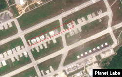 괌 앤더슨 공군기지에서 15일 B-1B 랜서 전략폭격기 4대(사각형 안)가 포착됐다. 자료=Planet Labs