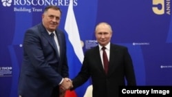 Dodik i Putin se susreli tokom ekonomskog foruma u Sankt Peterburgu. (Fotografija preuzeta sa Twitter naloga Milorada Dodika)