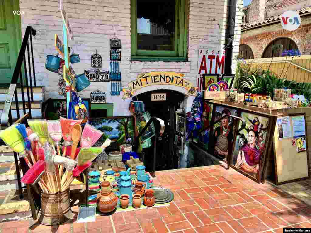 Casi dos millones de visitantes al año encuentran restaurantes y tiendas que hacen homenaje a la herencia mexicana de la ciudad. &nbsp;