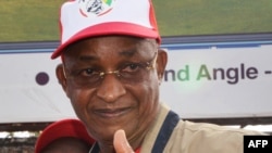 Le chef de l'opposition guinéenne et ancien Premier ministre Cellou Dalein Diallo, coiffé d'une casquette du Front national pour la défense de la Constitution (FNDC), le 6 janvier 2020 à Conakry en Guinée. (Photo de CELLOU BINANI / AFP)