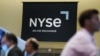 在紐約的紐約證券交易所，一個紐約證券交易所的標誌（2022年6月15日）。