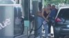 Inflation galopante: Biden propose une suspension de la taxe sur le carburant