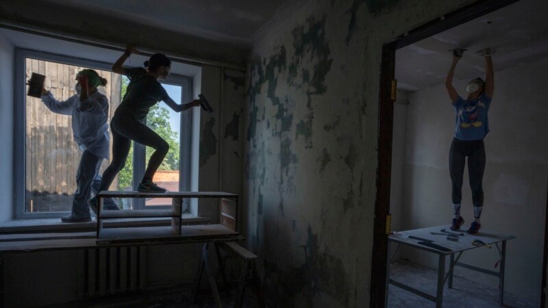 Ukrainians: ‘We Cannot Pause Our Lives’