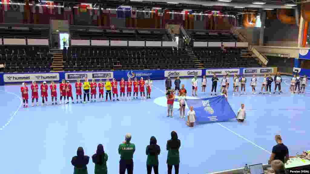 ایران و ایتالیا - آخرین مسابقه دختران هندبال ایران در مسابقه جهانی اسلوونی