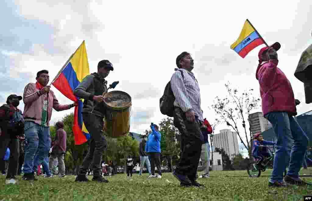 La Asamblea Nacional de Ecuador suspendió la madrugada del domingo una audiencia de censura para el presidente Guillermo Lasso, luego de ocho horas de enconadas deliberaciones de los legisladores sobre su responsabilidad en las protestas en todo el país contra el aumento del combustible y el costo de vida.