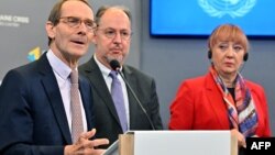 Chairman of the Independent International Commission of Inquiry on Ukraine Erik Mose (L) flanked by commission members Pablo de Greiff (C) and Jasminka Dzumhur give a press conference in Kyiv on June 15, 2022. 