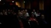 Глядачі дивляться фільм в історичному кінотеатрі Сабан