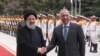 استقبال ابراهیم رئیسی، رئیس جمهوری ایران، از مصطفی کاظمی، نخست‌وزیر عراق، در تهران. یکشنبه ۲۶ ژوئن ٢٠٢٢