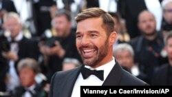 Foto Achiv: Ricky Martin poze pou yon foto nan festival entenasyonal sinema Cannes nan, nan sid peyi La Frans, 25 Me 2022. 