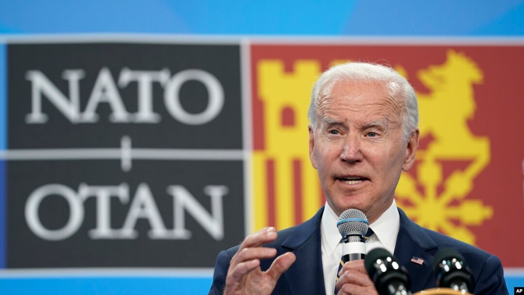 Tổng thống Mỹ Joe Biden họp báo vào ngày cuối cùng của hội nghị thượng đỉnh NATO tại Madrid, 30/6/2022. 