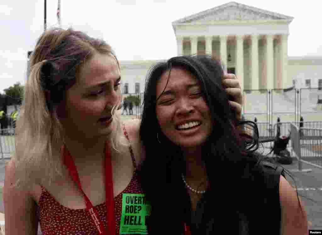 Manifestantes por el derecho al aborto reaccionan frente a la Corte Suprema de Estados Unidos.&nbsp;