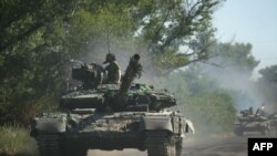 Фото: танки на Донбасі, 21 червня 2022 року. (Photo by Анатолій Степанов / AFP)