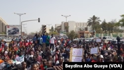 La manifestation à Dakar, Sénégal, le 24 mai 2018. (VOA/Seydina Abe Gueye)