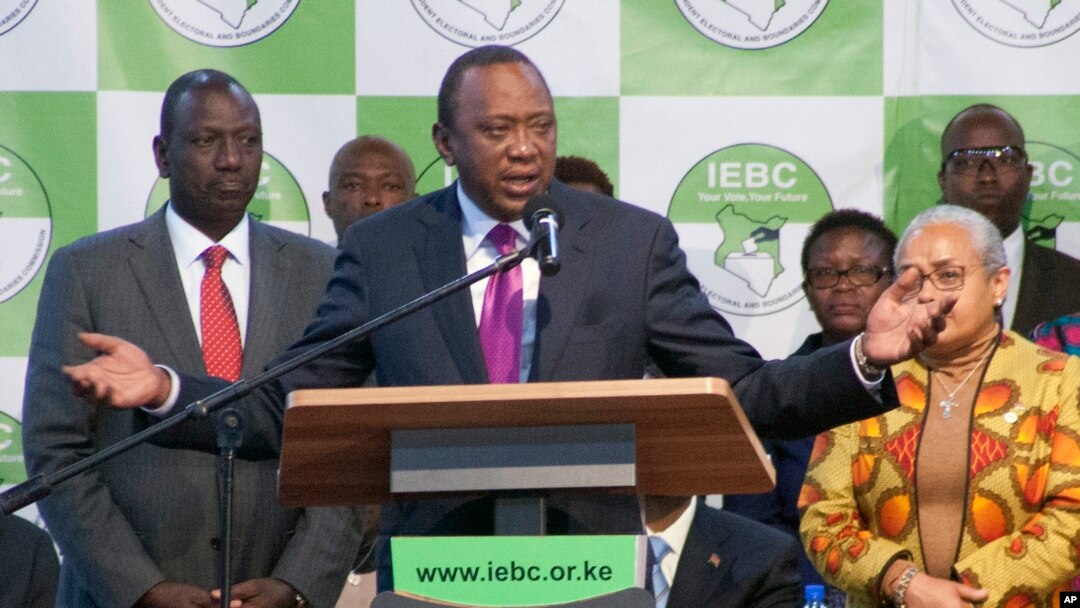 Uhuru Kenyatta berbicara kepada pendukungnya setelah pengumuman hasil pemilihan presiden di Nairobi, Kenya, 11 Agustus 2017.