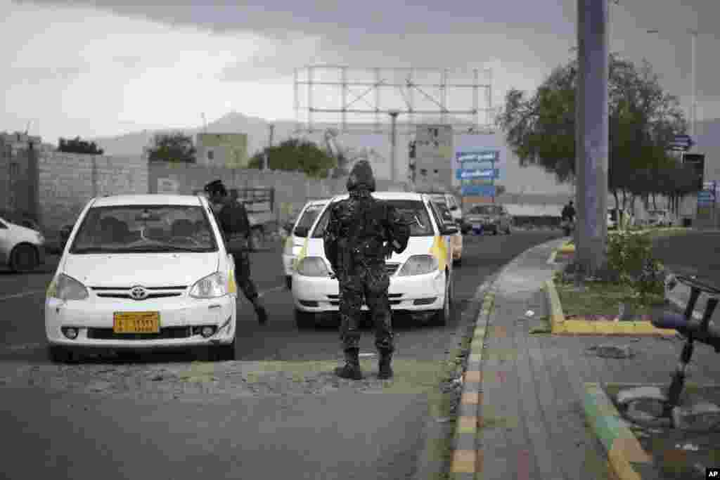 Police stop cars at a checkpoint near the U.S. embassy in Sanaa, Yemen, August 6, 2013. The State Department on Tuesday ordered non-essential personnel at the U.S. Embassy in Yemen to leave the country. 