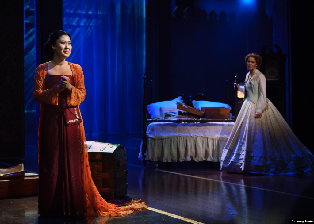 The king&rsquo;s head wife, Lady Thiang (Ruthie Ann Miles, left), sings about her love for her husband as Anna (Kelli O&rsquo;Hara) listens. (Paul Kolnik)