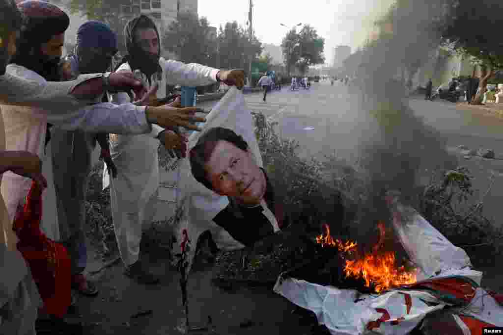 عمران خان کی حکومت آنے کے فوراً بعد اکتوبر 2018 میں پاکستان کی سپریم کورٹ نے توہینِ مذہب کے الزام میں 9 سال سے جیل میں قید آسیہ بی بی کو بے گناہ قرار دیتے ہوئے رہا کر دیا۔ جس کے بعد ملک بھر میں مذہبی جماعتوں نے اس پر احتجاج کیا۔ 