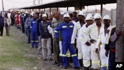 Mineiros da mina de Marikana regressarao ao trabalho