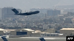 A U.S. Air Force aircraft takes off from the airport in Kabul on August 30, 2021.