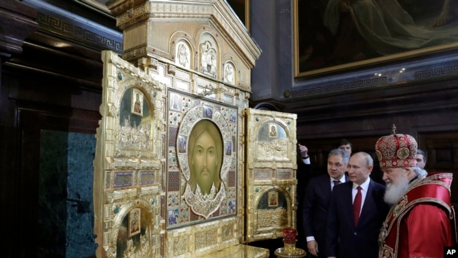 Патриарх Кирилл с Владимиром Путиным. Архивное фото.