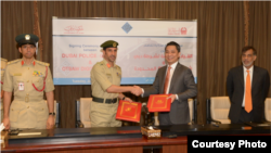 A signing ceremony at Dubai Police General Headquarters. From left to right: Brigadier Khalid Nasser Al Razooqi, Major General Abdullah Khalifa Al Marri, OTSAW CEO Ling and Dubai Regional Director of IE Singapore, Nael Islam. (Dubai Police Communications