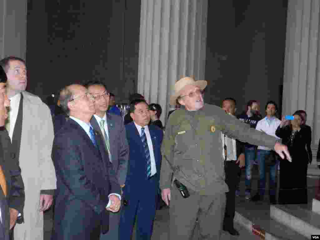 Presiden Burma Thein Sein mengunjungi Lincoln Memorial di Washington D.C. (18/5).