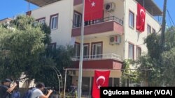 Ayşenur Ezgi Eygi’nin Aydın’ın Didim ilçesindeki dede evinde, cenazenin ulaşması için bekleyiş sürüyor.