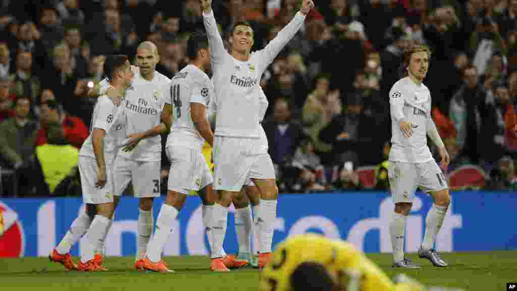 Le Real Madrid a dompté l'AS Rome (2-0) mardi en 8e de finale de la Ligue des champions grâce à Cristiano Ronaldo, buteur, passeur et déterminant pour expédier le club merengue en quarts après avoir déjà marqué à l'aller (2-0).