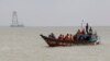 Nước chảy siết cản trở nỗ lực cứu hộ phà chìm ở Bangladesh