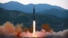 한국 군 “화성-12, ICBM급 아냐”…“ICBM 개발 첫 걸음” 분석도