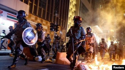 特朗普宣布取消香港特殊贸易地位