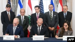 美国国务卿马尔科·卢比奥在美国国务院出席以色列和黎巴嫩在美国斡旋下达成框架协议的签字仪式。（2026年6月26日）