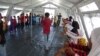 Relawan Hibur Anak-anak, Meski Bersekolah di Tenda Darurat