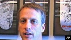 美滑板好手托尼霍克通过滑板运动帮助青少年