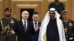 ولادیمیر پوتین در کنار رهبر امارات متحده عربی