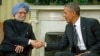 美国总统奥巴马和印度总理辛格在白宫椭圆形办公室握手。（2013年9月27日）