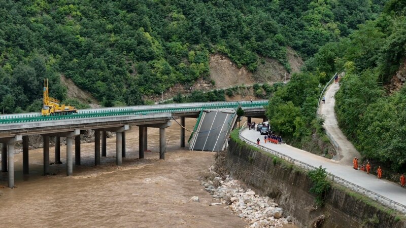 China: 11 muertos y docenas de desaparecidos tras derrumbe de un puente por inundaciones y tormentas