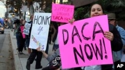 Demonstrators urging the Democratic Party to protect the Deferred Action for Childhood Arrivals Act (DACA) rally outside the office of California Democratic Sen. Dianne Feinstein in Los Angeles, Jan. 3, 2018. 