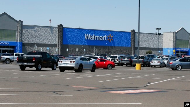 Las autoridades confirmaron la muerte de tres personas en un ataque realizado en un Walmart de Oklahoma el lunes, según informaron los medios locales. Este es el más reciente de una serie de tiroteos mortales ocurridos en lo que va del 2019 en Estados Unidos.