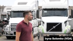 Назва: Василь Кушнір засновник та власник однієї з багаточисленних шкіл далекобійників у Філадельфії
